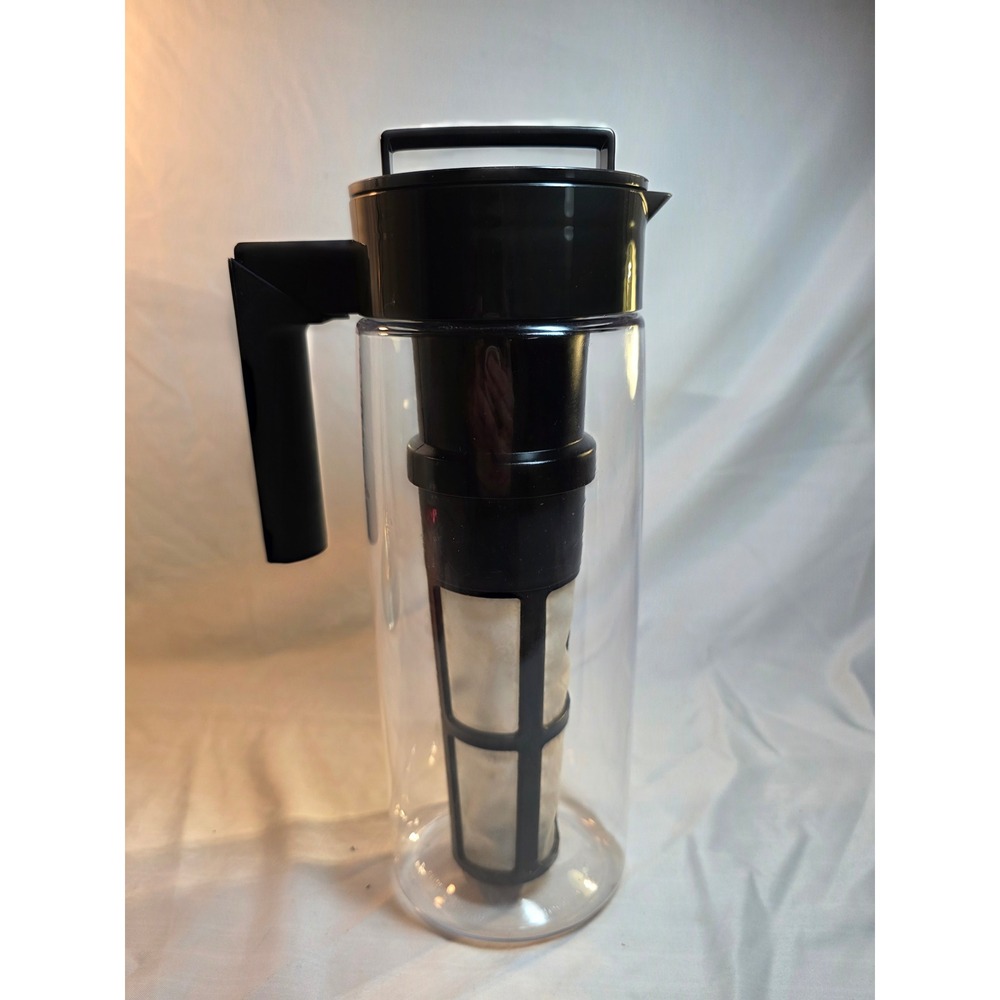 Takeya Cold Brew Coffee Maker 2 Quart Airtight Pitcher Black BPA Free Tritan
